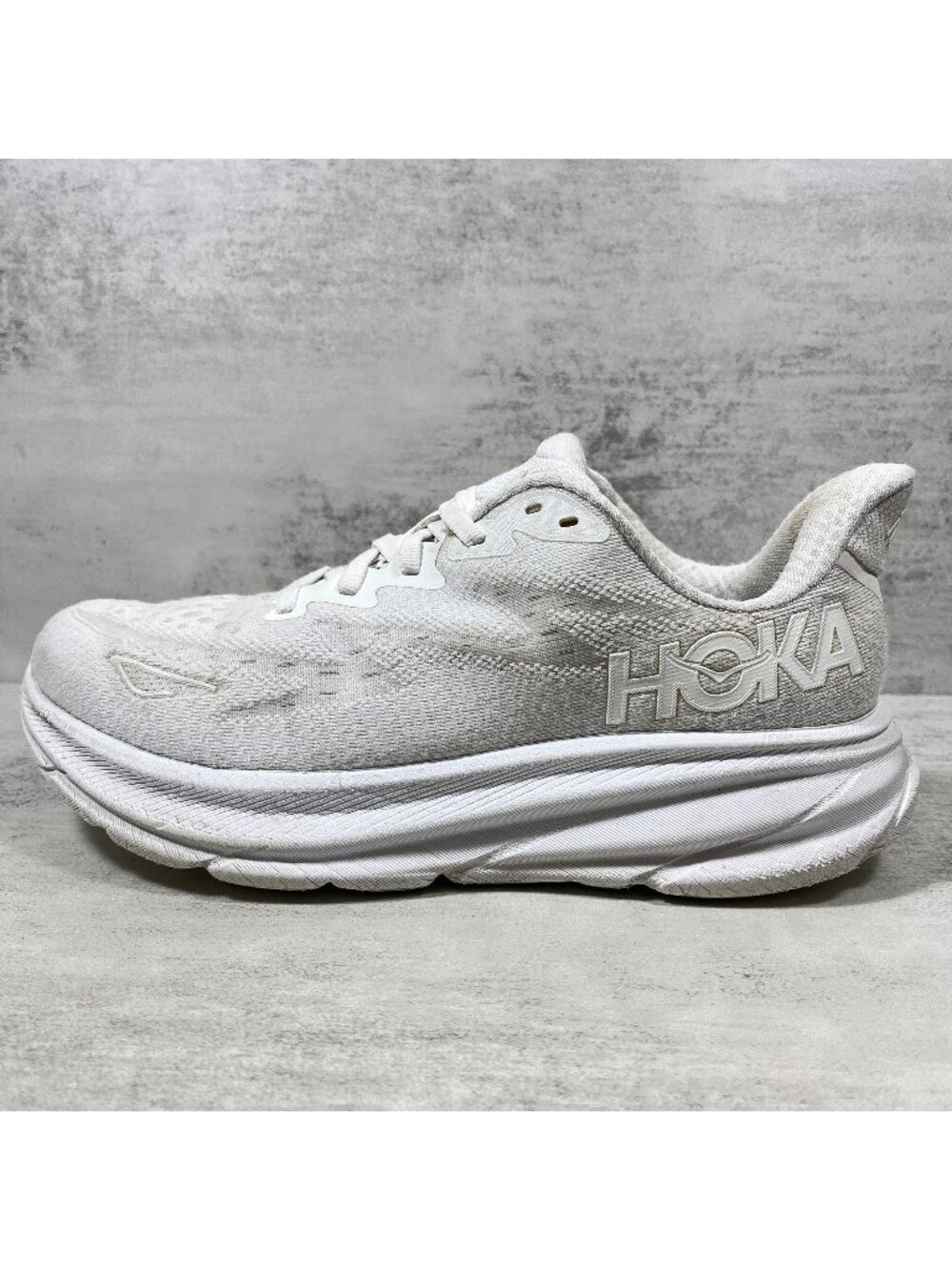 Hoka One One Clifton 9 Running Shoes - Women's Size 7.5 D Wide - White